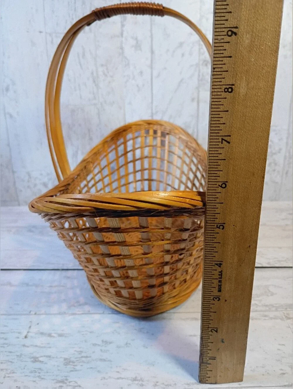 VTG 70s Rustic cottagecore wicker Rattan picnic storage Basket In Warm Haney Bro